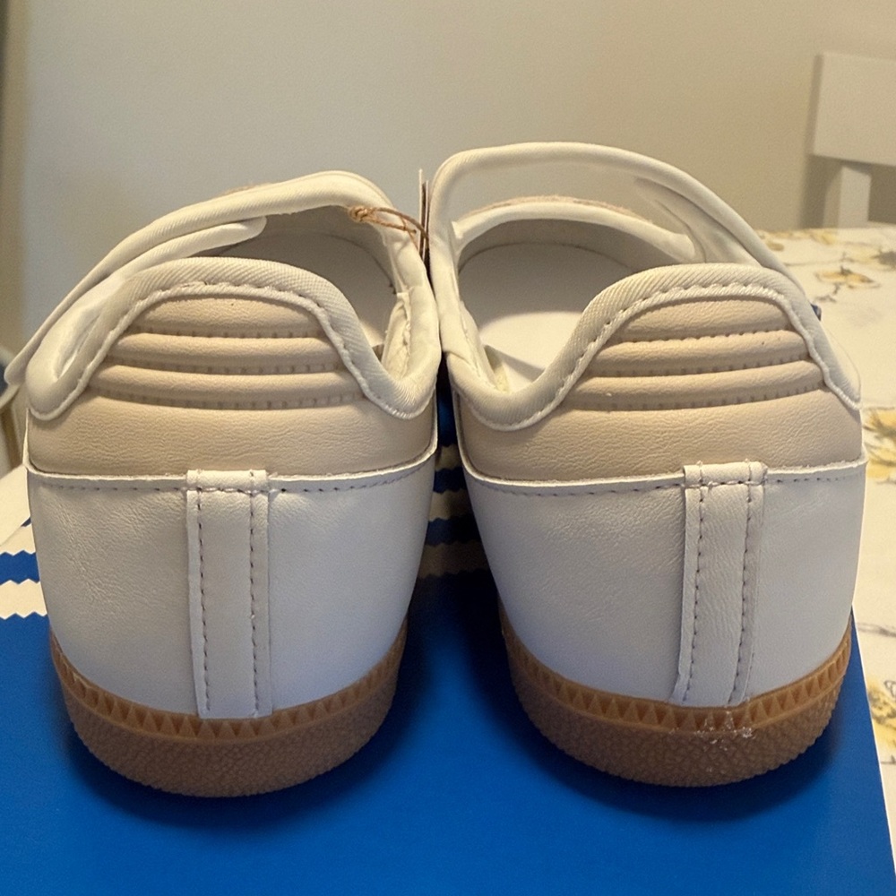 Adidas Samba Jane - NEVER WORN WITH TAGS - Picture 3 of 6